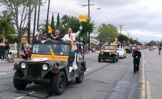 Thousand of people stretching more than 2 miles to greet soldiers ensemble Strawberry Festival at Garden Grove, California dated May 23, 2015 with the special participation of President DAO and his delegations. 